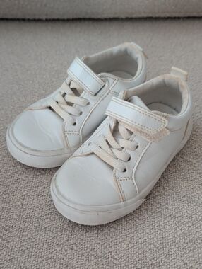 Kids White Casual Sneakers with Hook-and-Loop Strap Next 5.5
